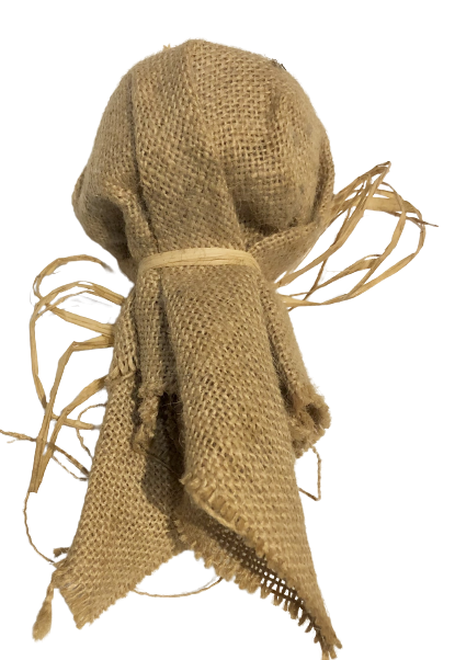 poupée tracas faite avec une toile de jute et du raphia facilement DIY
